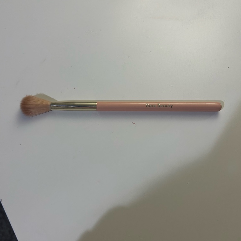 Rare Beauty Highlighter Brush